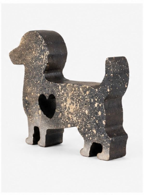 Black Dachshund Figurine with Heart Cutout – Gold Speckled Dog Decor – Dachshund Lover Gift – Minimal Dog Statue – Handmade Raysin
